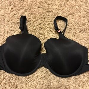 Victoria’s Secret 38C black bra tshirt lightly lined Demi like new